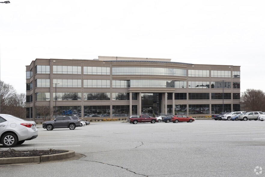 125 The Parkway, Greenville, SC for sale - Primary Photo - Image 1 of 1