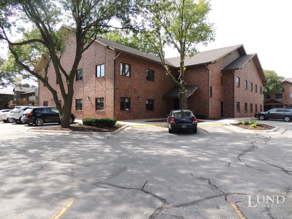 11620 Arbor St, Omaha, NE 68144