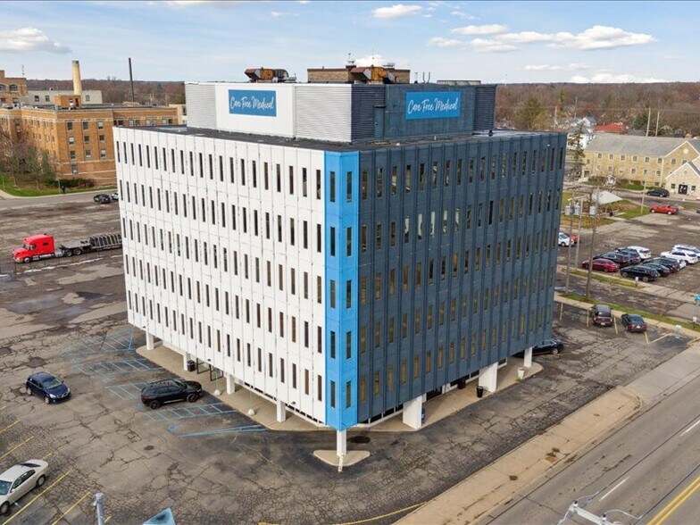 1100 W Saginaw St, Lansing, MI for sale - Building Photo - Image 1 of 1