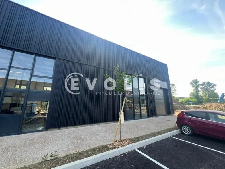 Flex in Trévoux for lease - Building Photo - Image 2 of 6