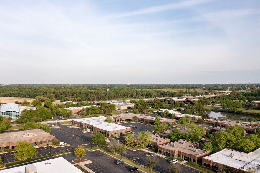 1091-1099 W Hawthorn Dr, Itasca, IL for lease - Aerial - Image 3 of 15