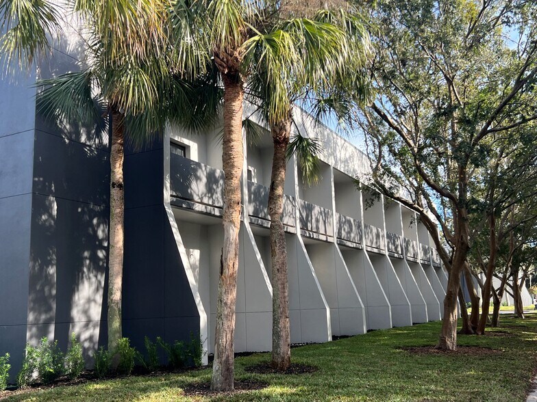 4110 Southpoint Blvd, Jacksonville, FL for lease - Building Photo - Image 1 of 45