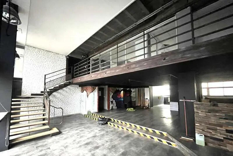 Retail in Rouen for lease - Interior Photo - Image 1 of 5