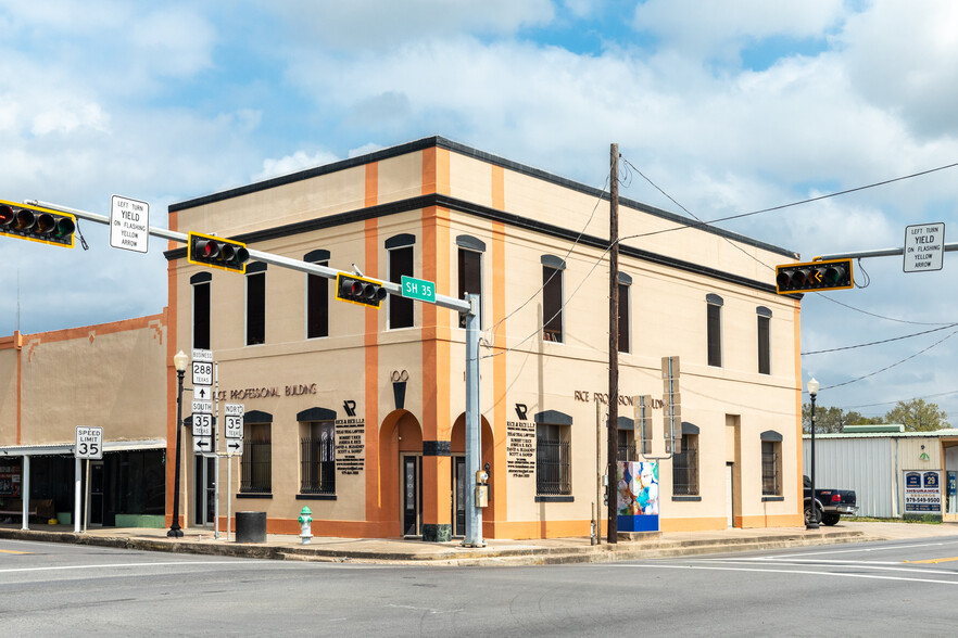 100 N Velasco St, Angleton, TX for sale - Primary Photo - Image 1 of 1