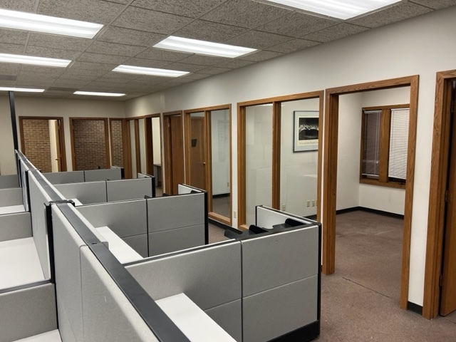 4777 E State St, Rockford, IL for lease - Interior Photo - Image 2 of 29