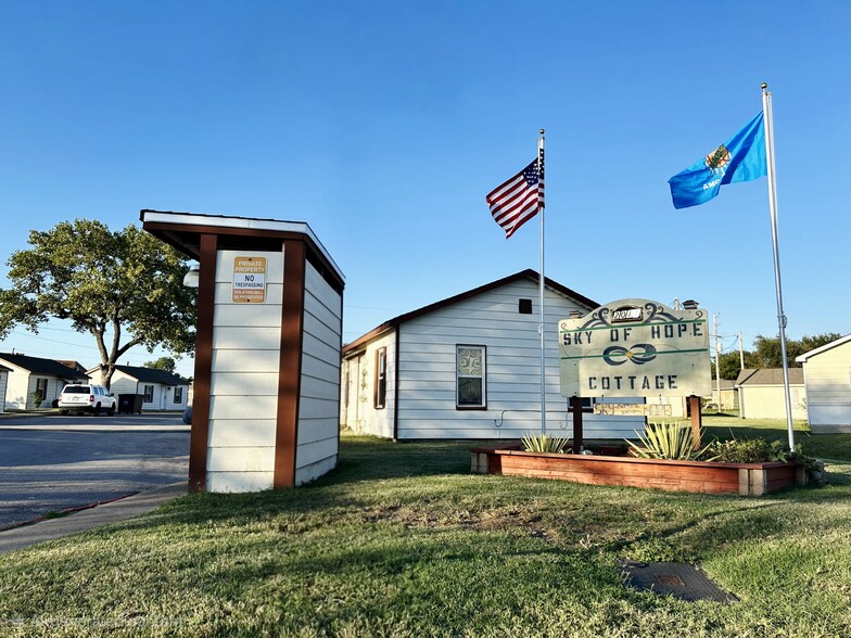 2009 NW Hoover Ave, Lawton, OK for sale - Building Photo - Image 2 of 18