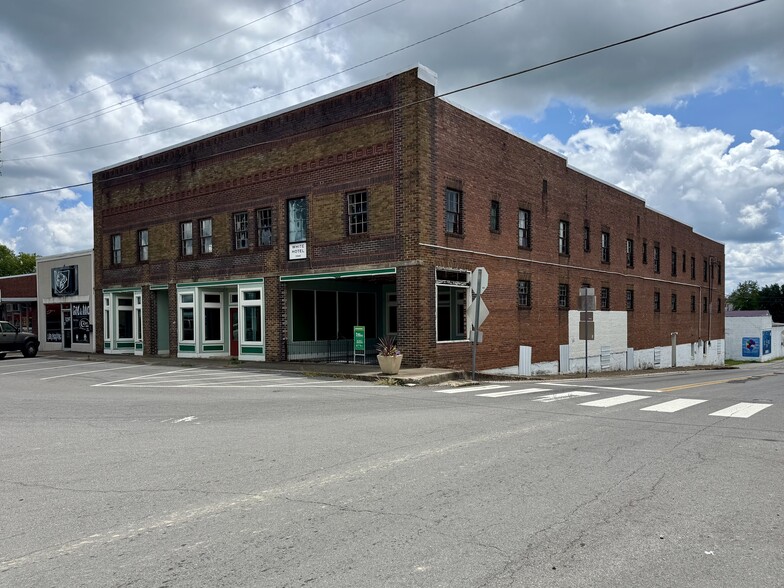 1 Public Square Red Boiling Springs Sq, Lafayette, TN for sale - Building Photo - Image 2 of 18