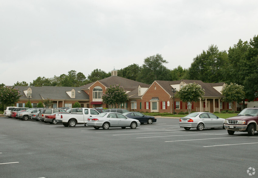 2010 Old Greenbrier Rd, Chesapeake, VA for lease - Building Photo - Image 2 of 6