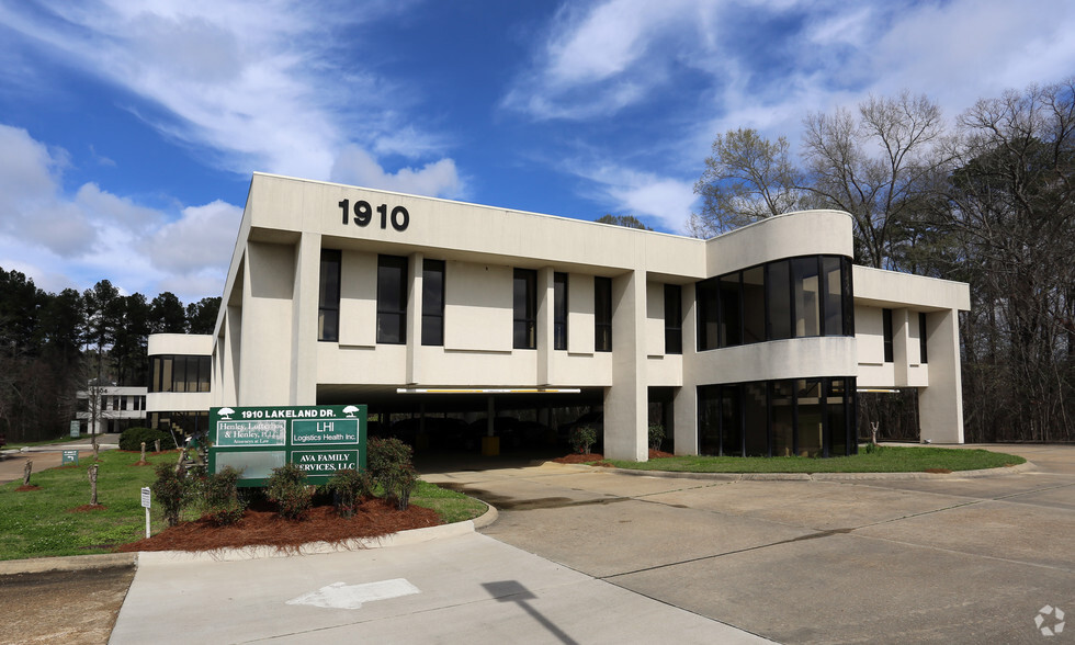 1910 Lakeland Dr, Jackson, MS for lease - Building Photo - Image 1 of 14