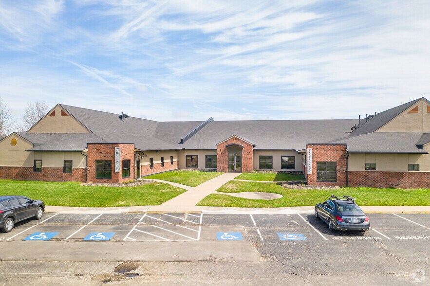 401 W Frontier Ln, Olathe, KS for sale - Primary Photo - Image 1 of 1