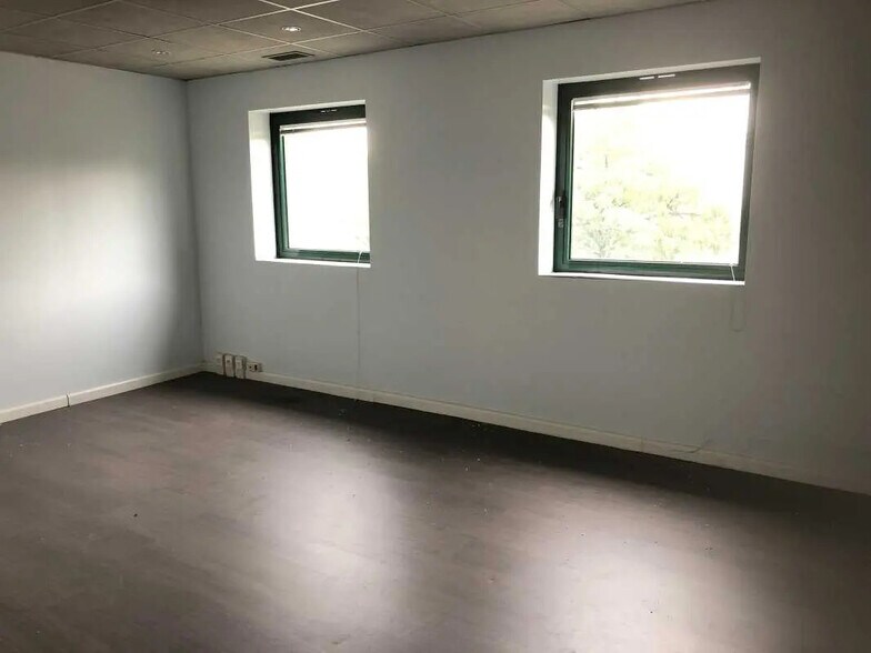 Office in Les Pennes-Mirabeau for sale - Interior Photo - Image 2 of 10