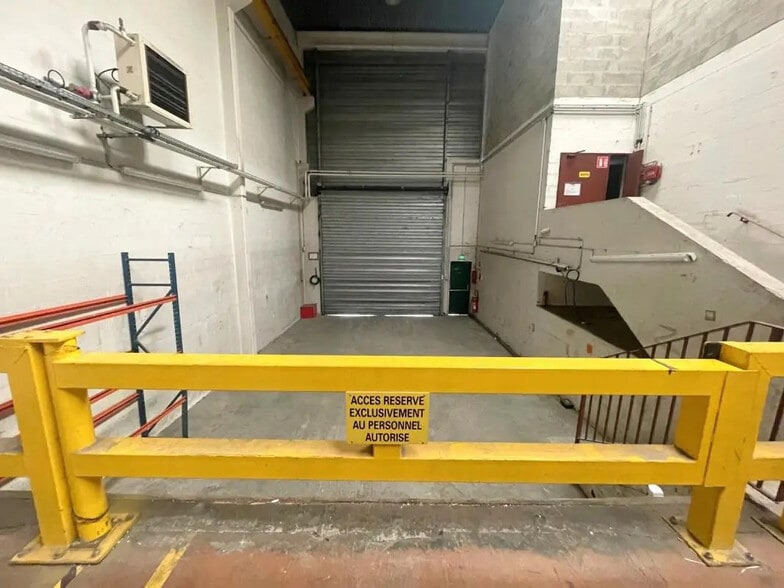 Flex in Saint-Germain-en-Laye for sale - Building Photo - Image 3 of 19