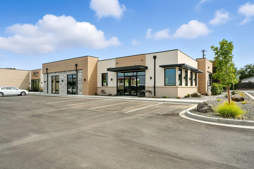 6018 W Clearwater Ave, Kennewick, WA for lease - Primary Photo - Image 1 of 24