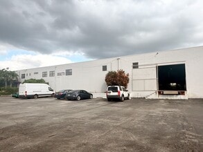 155-171 SE 10th Ave, Hialeah, FL for lease Interior Photo- Image 1 of 3