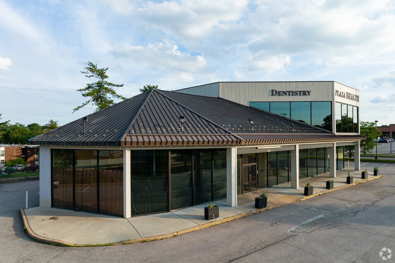 9420 Watson Rd, Saint Louis, MO 63126