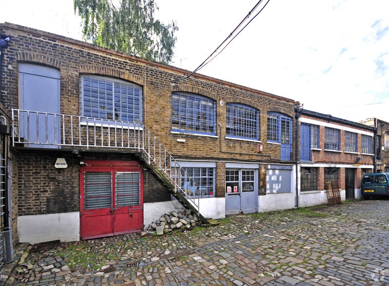 16-33 Rheidol Mews, London for sale - Building Photo - Image 2 of 4