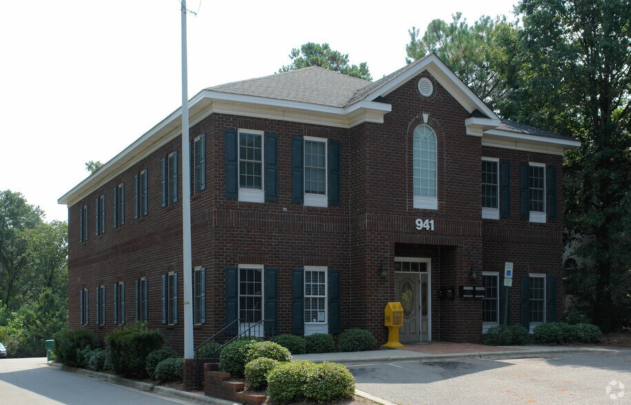 941 S McPherson Church Rd, Fayetteville, NC 28303