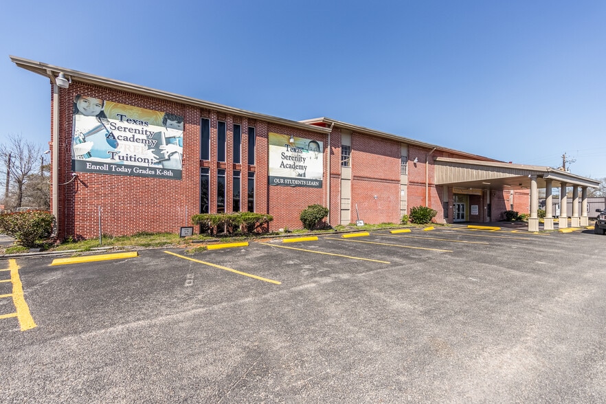 8600 Sweetwater Ln, Houston, TX 77037