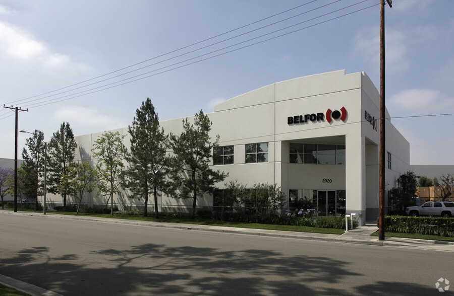 2920 E White Star Ave, Anaheim, CA for lease - Primary Photo - Image 1 of 3