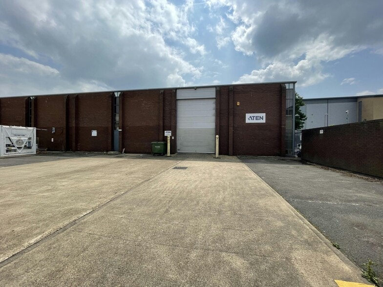 466-467 Malton Ave, Slough for lease - Building Photo - Image 2 of 6