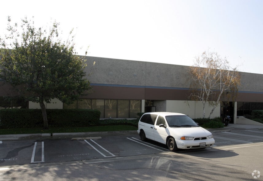 21540 Prairie St, Chatsworth, CA for lease - Building Photo - Image 3 of 12