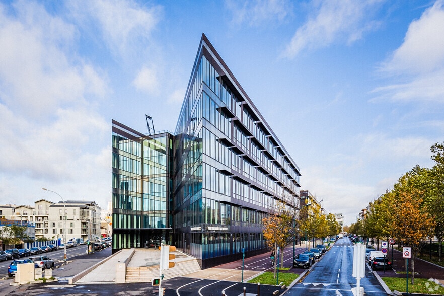 9 Rue Henri Barbusse, Gennevilliers, Gennevilliers for lease - Building Photo - Image 2 of 3