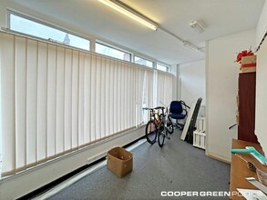 3-3A Market Approach, Telford for lease Interior Photo- Image 2 of 5