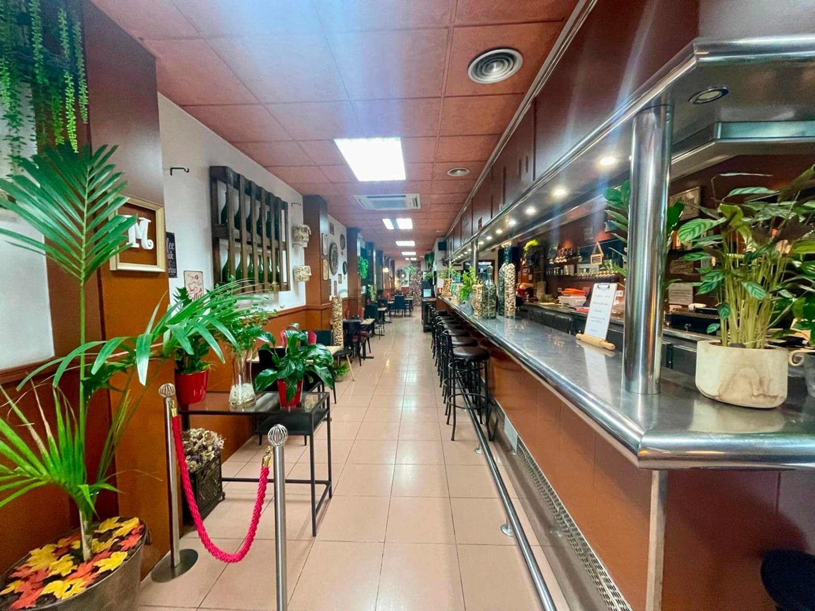 Retail in Molins de Rei, Barcelona for lease Interior Photo- Image 1 of 18