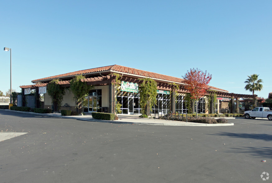 3247 W Noble Ave, Visalia, CA for lease - Building Photo - Image 1 of 1