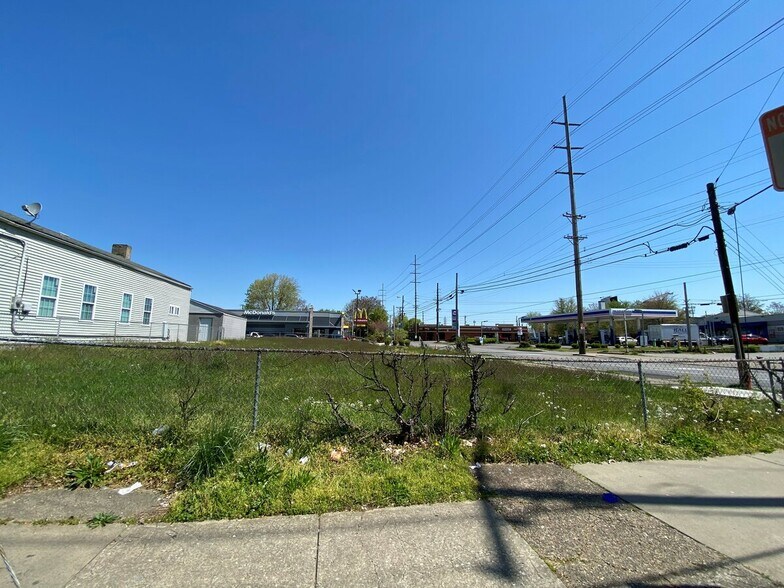 2105 Bank St, Louisville, KY 40212