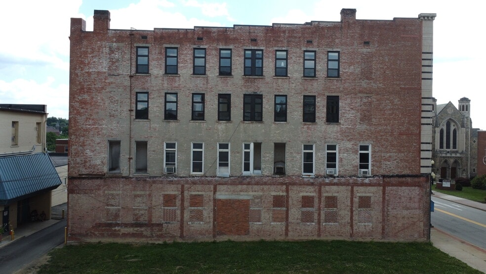 231 S Main St, Greensburg, PA for sale - Building Photo - Image 2 of 8