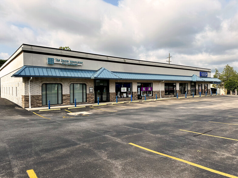 5400-5404 Mayfield Rd, Lyndhurst, OH for lease - Building Photo - Image 3 of 10