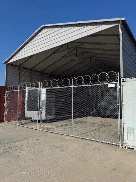 2733 S Airport Way, Stockton, CA for lease - Building Photo - Image 3 of 17