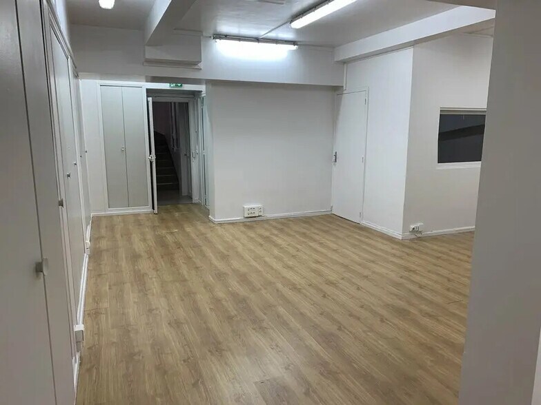 Office in Paris for lease - Interior Photo - Image 3 of 8