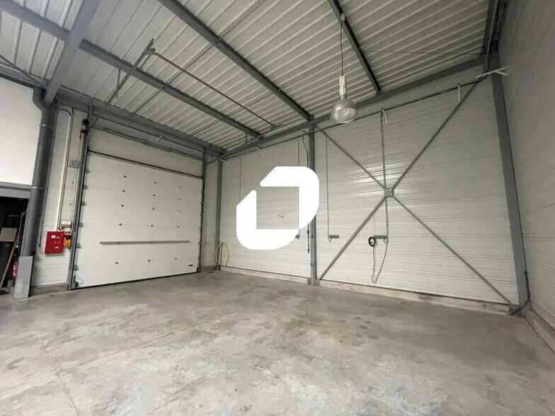 Flex in Audenge for lease - Interior Photo - Image 2 of 8