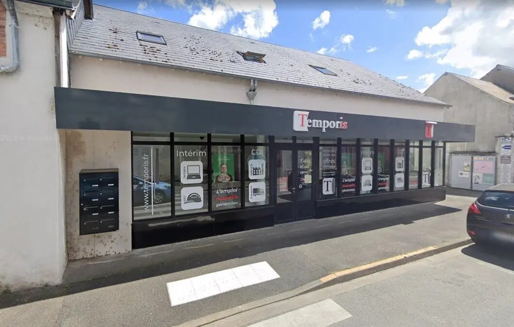 Retail in Meung-sur-Loire for lease Building Photo- Image 1 of 2
