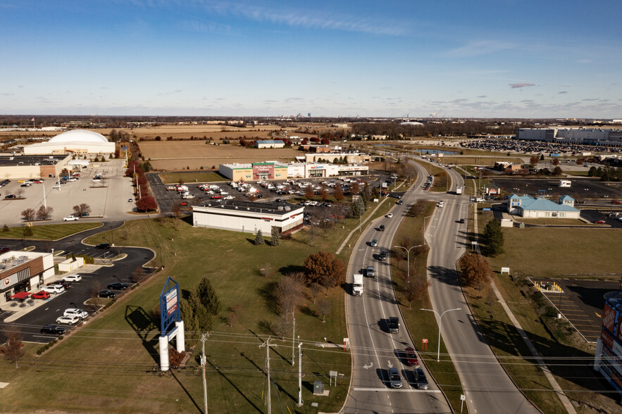 27161 Crossroads Pky, Rossford, OH for lease - Building Photo - Image 3 of 3