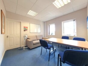 Alvescot Rd, Carterton for lease Interior Photo- Image 2 of 5