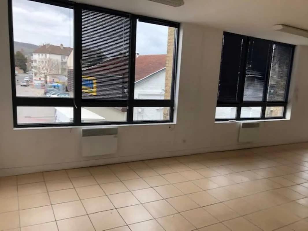 Office in Elbeuf for sale Interior Photo- Image 1 of 5