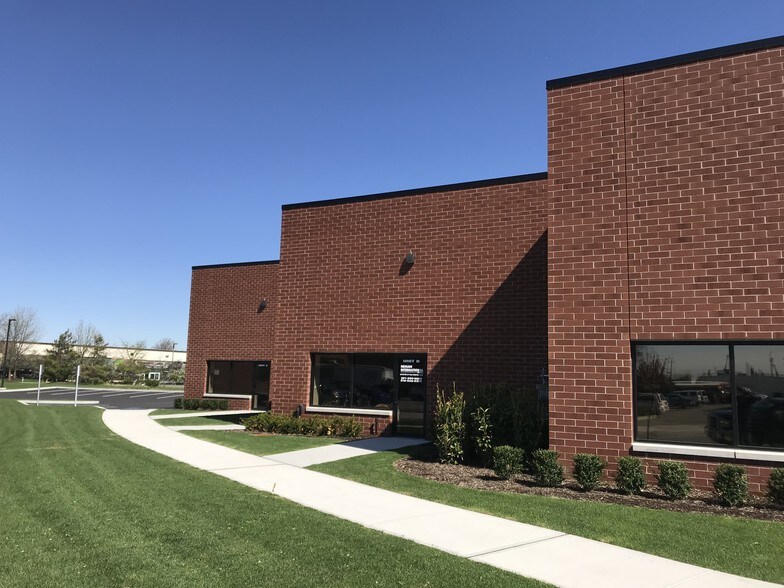 130 Carolyn Blvd, Farmingdale, NY for sale - Building Photo - Image 1 of 1