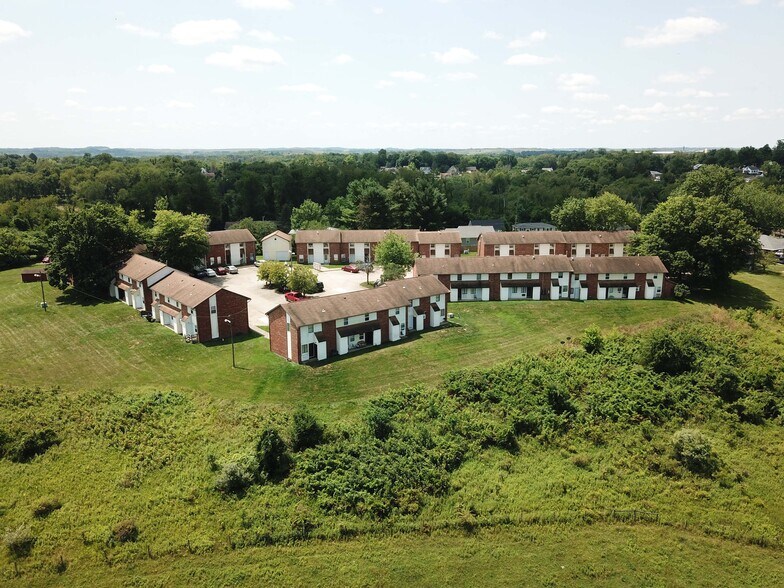 201 Burton Dr, Cadiz, OH for sale - Building Photo - Image 1 of 1