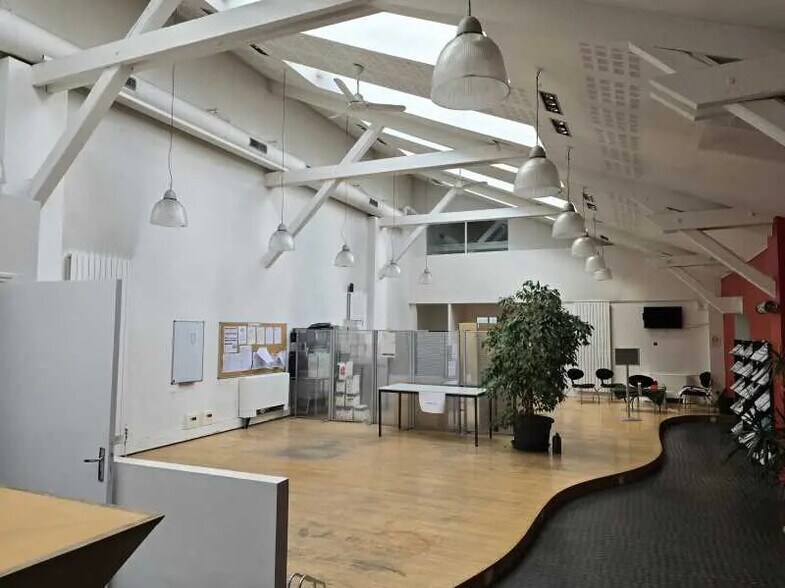 3 Rue Guy De Gouyon Du Verger, Arcueil for sale - Interior Photo - Image 2 of 8