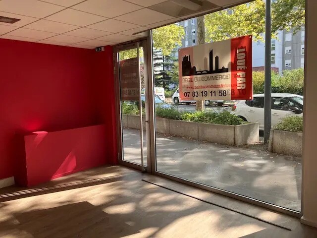 Retail in Lyon for lease - Interior Photo - Image 2 of 20