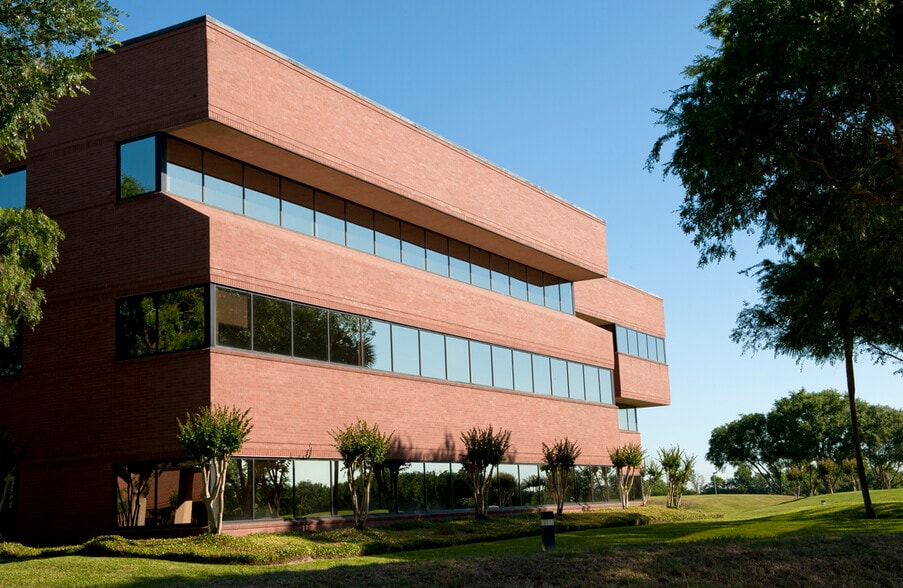 4001 Technology Dr, Angleton, TX for lease - Building Photo - Image 3 of 21