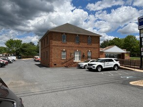 24 Idlewood Blvd, Staunton, VA for lease Building Photo- Image 1 of 7