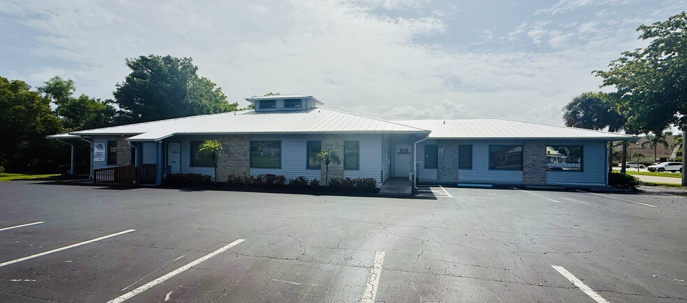 35 Barkley Cir, Fort Myers, FL for sale - Building Photo - Image 3 of 5