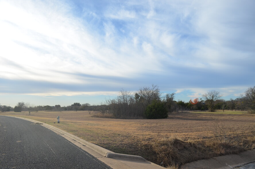 601 Twin Creek, Killeen, TX for sale - Building Photo - Image 2 of 4