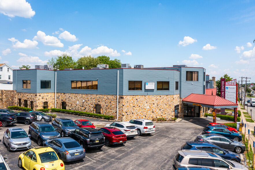 525 West Chester Pike, Havertown, PA for lease - Building Photo - Image 1 of 5