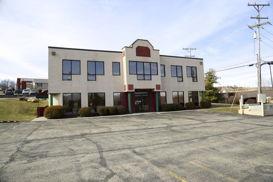 2 Highland Park Dr, Uniontown, PA for lease - Building Photo - Image 1 of 4