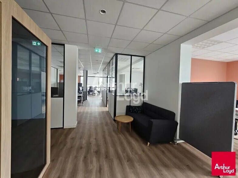 Office in Angers for lease - Interior Photo - Image 2 of 2